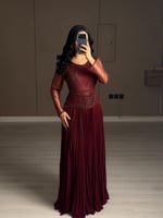 فستان شيفون طويل باكمام دانتيل و كسرات بليسيه راقي...