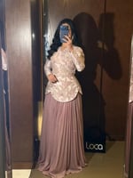 طقم سهرة نسائي ناعم مكون من جاكيت مطرز وتنورة طويل...