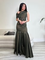 فستان زيتي بكتف واحد