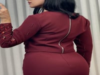 طقم مميز باللون العودي