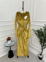 فستان مخمل بأكمام