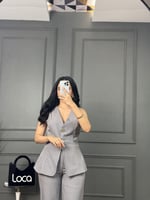 طقم مميز باللون الرصاصي