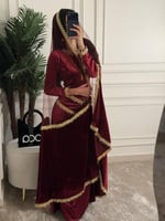 لبس تاسيس مع شال على الراس