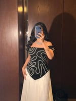 فستان سهرة راقي طويل بكورسيه مطرز باللون الأبيض وا...