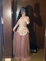 طقم سهرة نسائي ناعم مكون من جاكيت مطرز وتنورة طويل...