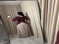 فستان ناعم بلون العودي والبيج