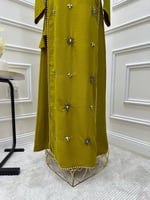 جلابيه باللون الزيتي بتطريز مميز