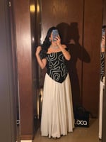 فستان سهرة راقي طويل بكورسيه مطرز باللون الأبيض وا...