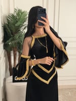 لبس تاسيس مع شال على الراس