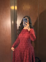 فستان سهرة عنابي راقي طويل بأكمام طويلة واسعة