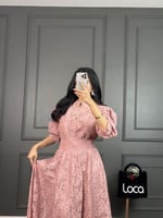 فستان قماش دانتيل بلون الحمي من لوكا فاشن