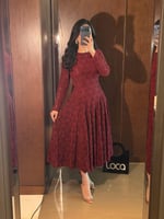 فستان سهرة عنابي راقي طويل بأكمام طويلة واسعة