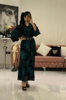 فستان ناعم طويل باللون الأسود والاخضر