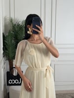 فستان ناعم مكسر مع حزام ناعم على الخصر