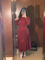 فستان سهرة عنابي راقي طويل بأكمام طويلة واسعة