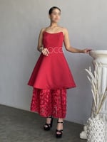 فستان احمر بنمط ورد