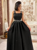 فستان اسود انيق بلمسات كريستال