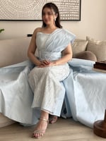 فستان سماوي بكتف واحد