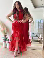 فستان احمر بكشكش