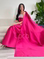 فستان فوشي عاري الكتف