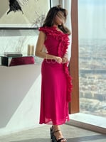 فستان ناعم بكشكش باللون الفوشي