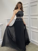 فستان انيق مميز بتطريز على الخصر