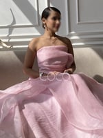 فستان وردي بقصة واسعة