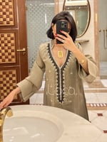 جلابية انيقة بتطريز في الامام