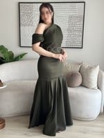 فستان زيتي بكتف واحد