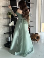 فستان انيق باللون الاخضر الخريفي