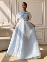 فستان سماوي بلمسات تطريز