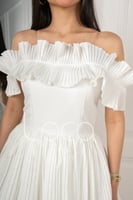 فستان ناعم بليسيه طبقات السن المحير