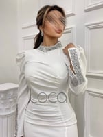 فستان ابيض انيق بلمسات مميزة من الكريستال