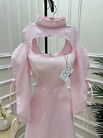 فستان وردي ناعم