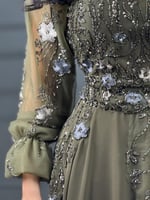 فستان غصون الورد بلون زيتي مطرز