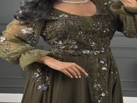 فستان غصون الورد بلون زيتي مطرز