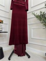 فستان مخمل عودي بأكمام