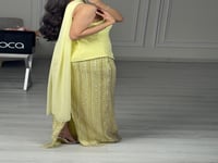 فستان سهره بلون الصيف مع شال