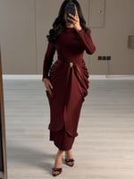 فستان سهرة عنابي ناعم بقصة درابيه ملفوفة عند الخصر