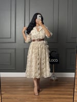 فستان بتصميم ورود بارز وفخم من لوكا فاشن