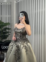 فستان سهره مطرز بتصميم ملكي