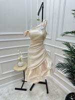 فستان ناعم سكري