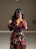 فستان ناعم طويل ماكسي ملفوف بنقشة زهور أنيقة