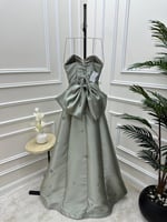 فستان سهرة راقي لون زيتي فاتح بتطريز كمبيوتر وفيون...