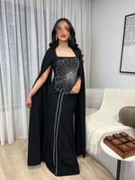 فستان سهرة أسود مطرز بأناقة وجاذبية