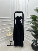 فستان ناعم اسود بشال