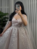 فستان سهره مطرز بتصميم ملكي