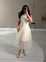 فستان سهرة قصير فخم لون بيج