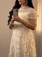 فستان ناعم باللون الابيض