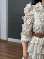 فستان بتصميم ورود بارز وفخم من لوكا فاشن